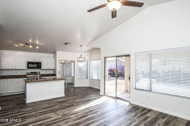 Building Photo - 7549 E Christmas Cholla Dr