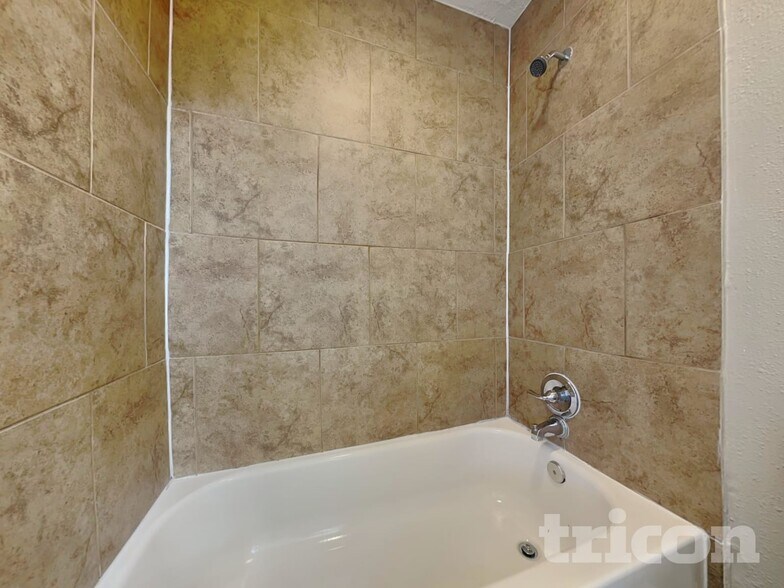 Building Photo - 11119 Daybreak Ln