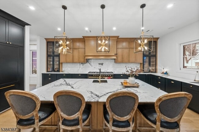 Building Photo - 472 High St