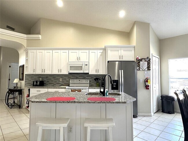 Building Photo - 16724 Rolling Green Dr