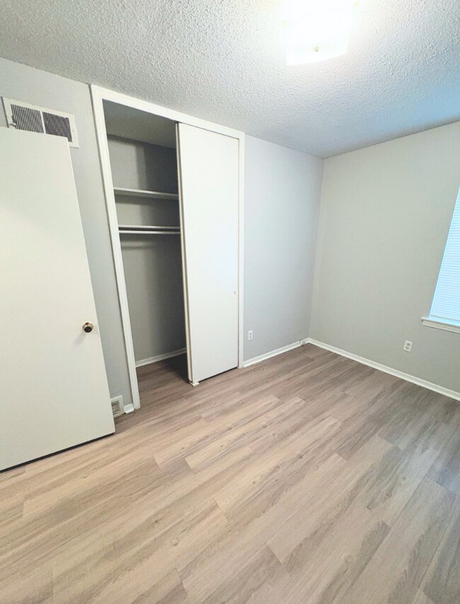 Building Photo - 3666 Bluff Wood Dr