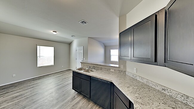 Building Photo - Very Nice 3 Bedroom 2 Bath Home in Yukon Schools