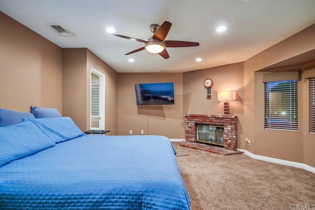 Building Photo - 7380 Live Oak Dr