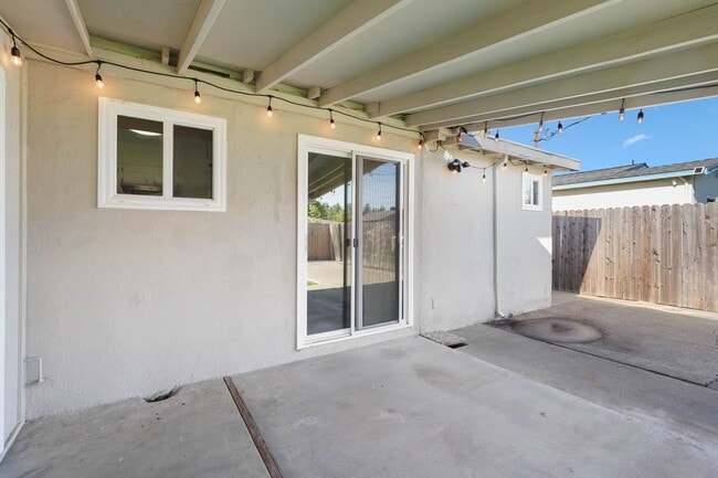 Building Photo - Beautiful Vacaville Home Near Parks, Schools & Shopping