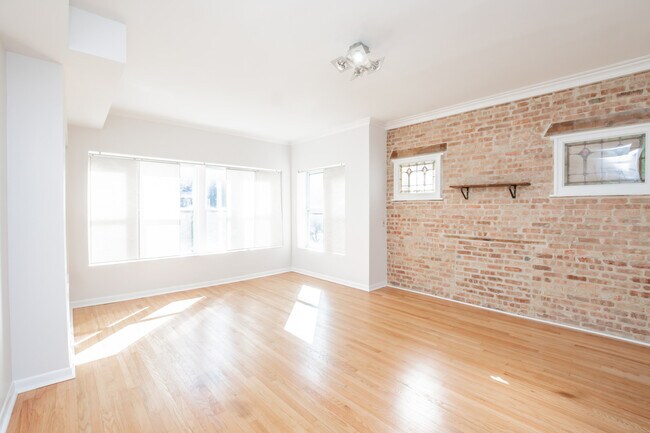 Building Photo - 2136 N Avers Ave