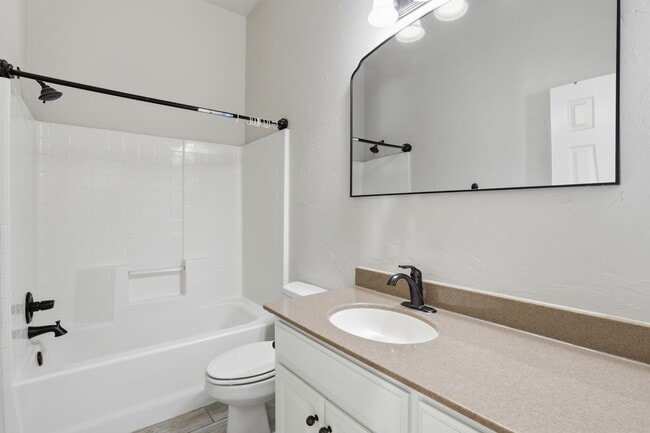 Building Photo - 4900 Cypress Lake Dr