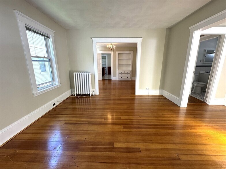 Building Photo - 18 Hunnewell Ave