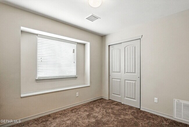 Building Photo - 14812 Hunters Grove Ave