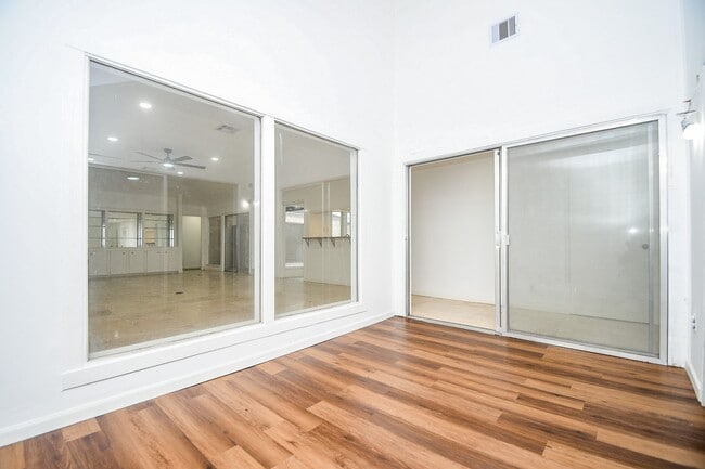 Building Photo - 7822 Albin Ln