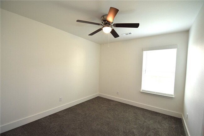Building Photo - 2071 Bluestem Dr