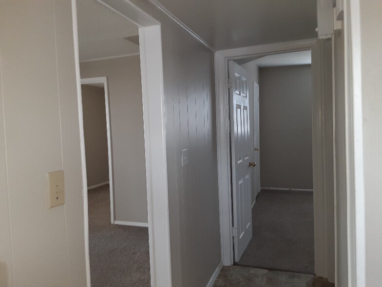 Building Photo - 306 N Palm St