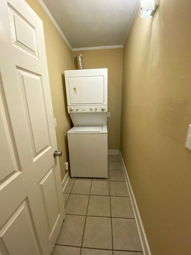 Building Photo - 3 bed, 2 bath near Highland and Spottswood
