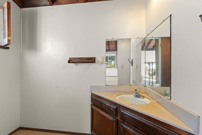 Building Photo - Penasquitas Drive Townhomes