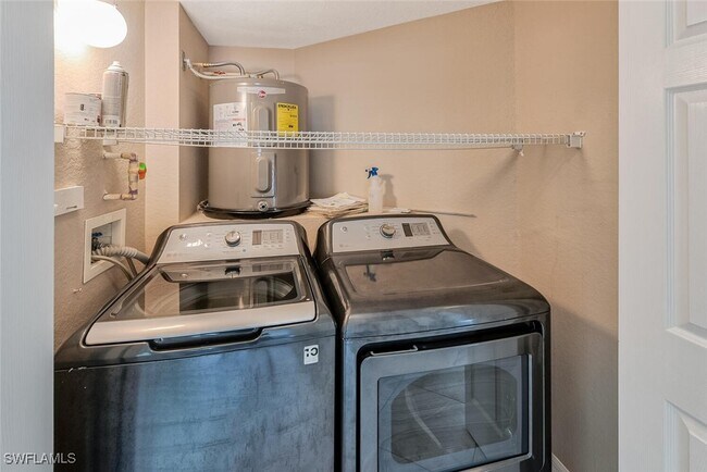 Building Photo - 6812 Satinleaf Rd S