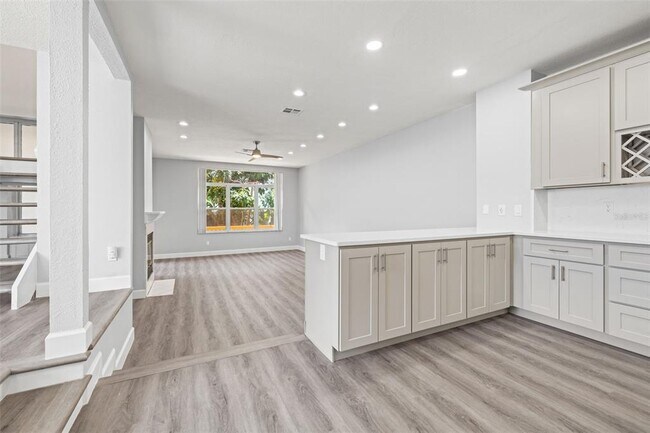 Building Photo - 487 Pinellas Bayway S