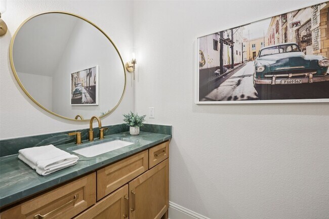 Building Photo - 3845 Van Ness Ln