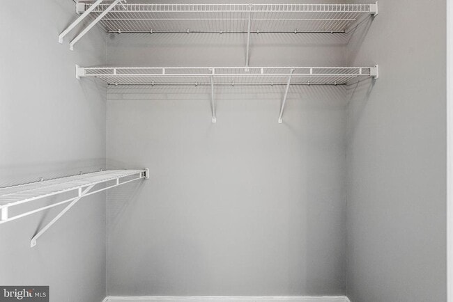 Building Photo - 1625 International Dr