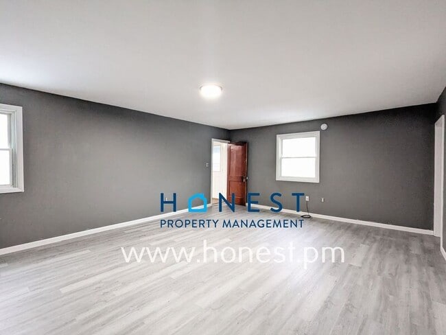 Building Photo - 34 Gage St