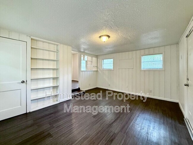 Building Photo - 3411 NW 27th St