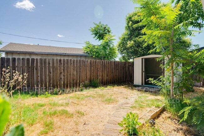 Building Photo - 7701 Molinos Ave