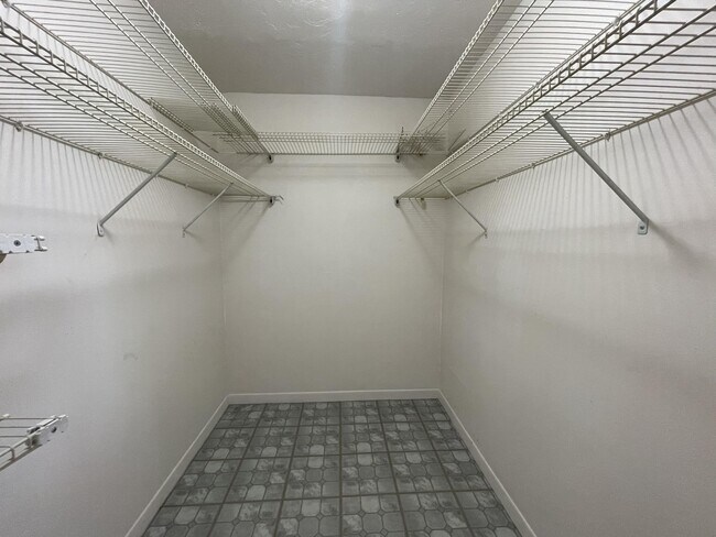 Building Photo - 306 E Ocean Ave