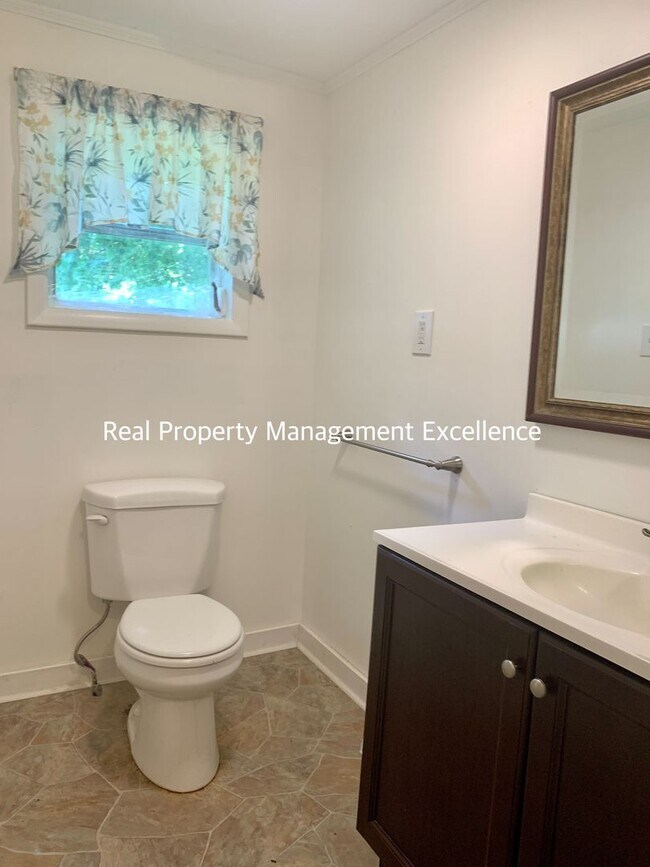 Building Photo - Historical Home, 2 Bed, In Downtown Wake Forest, Available Now!