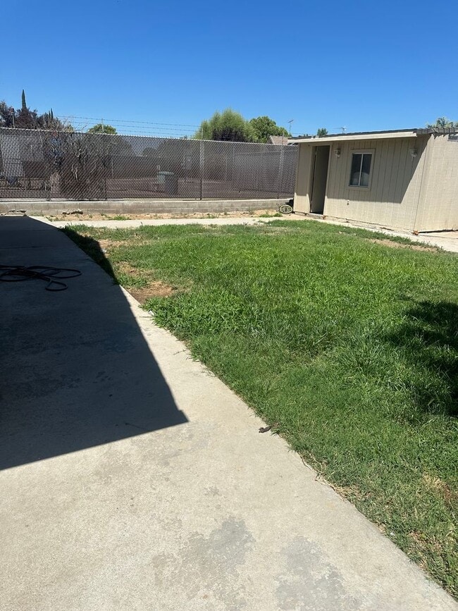 Building Photo - Beautiful Single Story Home Ready To Be Ca...