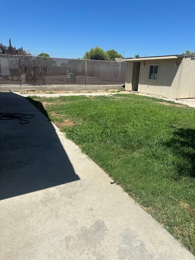 Building Photo - Beautiful Single Story Home Ready To Be Called Home!