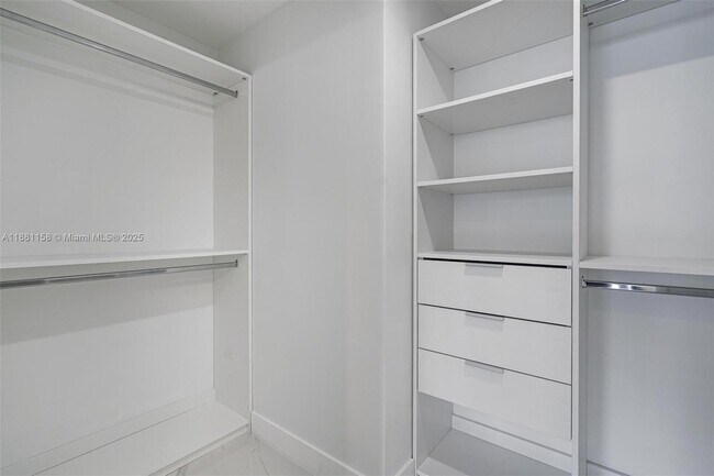 Building Photo - 700 NE 24th St