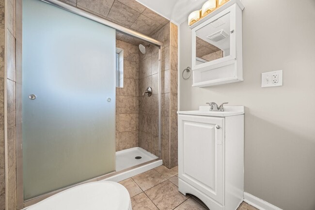 Building Photo - 1900 Highland Ave