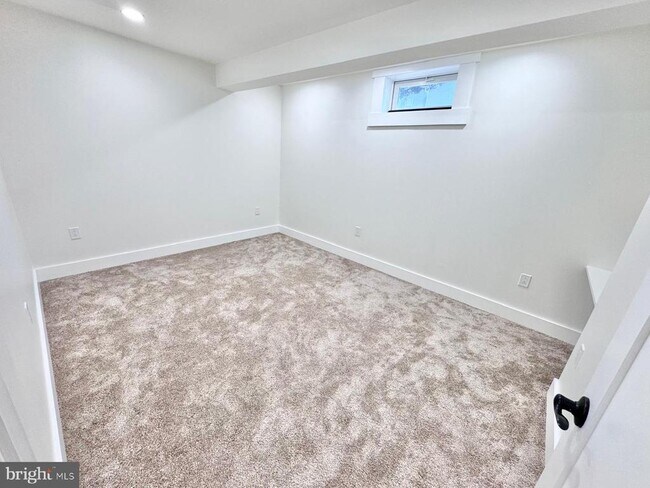 Building Photo - 15 River Oak Dr