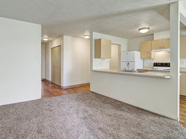 Building Photo - Deer Run