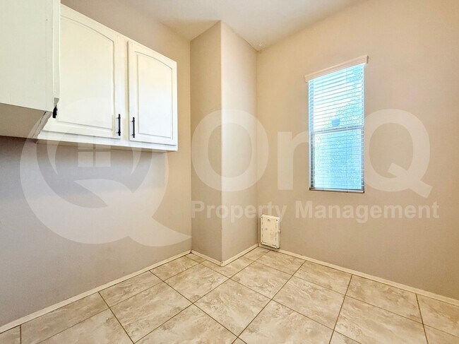 Building Photo - 12908 W Sierra Vista Dr