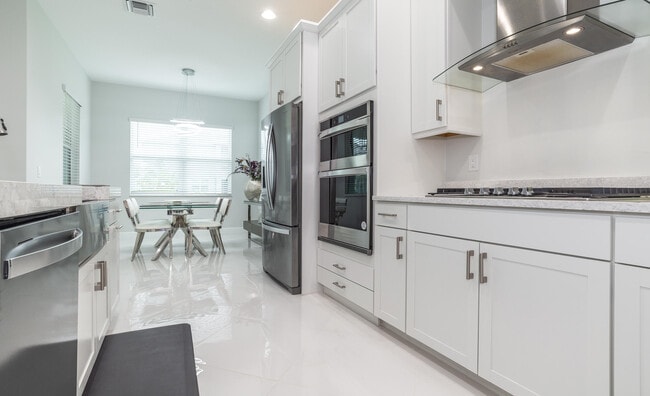 Building Photo - 15145 Cameo Ct