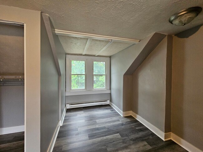 Building Photo - 3 bedroom Townhome for rent in Mt Washington!