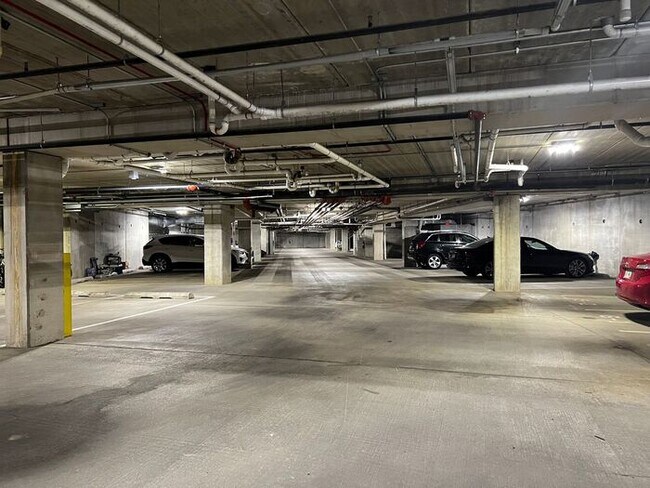 Building Photo - $2,450 | 2 Bedroom, 2.5 Bathroom Luxury Co...