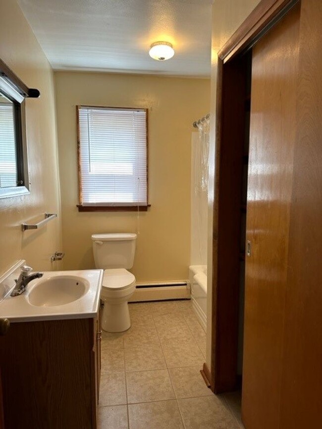 Building Photo - 2nd Floor 1 Bed 1 Bath Mechanicsburg Schoo...