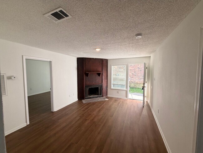 Building Photo - 109 Limoges St