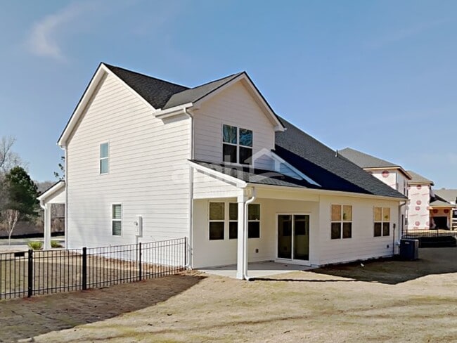 Building Photo - 7049 Creeksong Dr