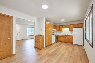 Building Photo - 1352 16th Ave S