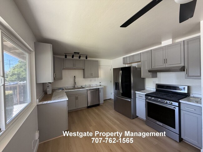 Building Photo - 1340 Ramona Ln