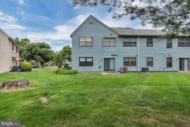 Building Photo - 422B Willow Turn
