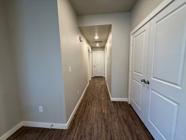 Building Photo - 509 E 21st St