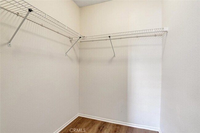 Building Photo - 450 E 4th St