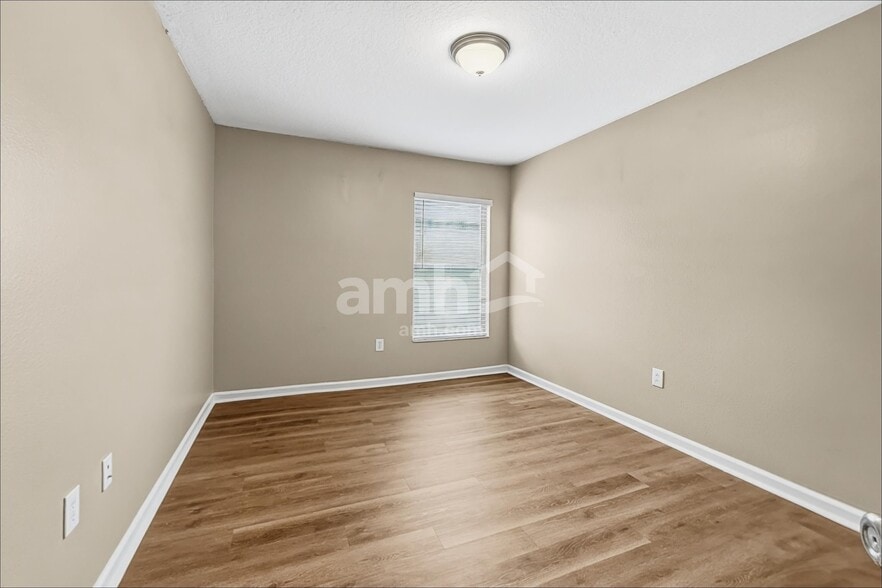 Building Photo - 1107 Summer Breeze Dr