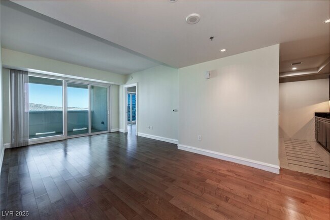 Building Photo - 2700 S Las Vegas Blvd