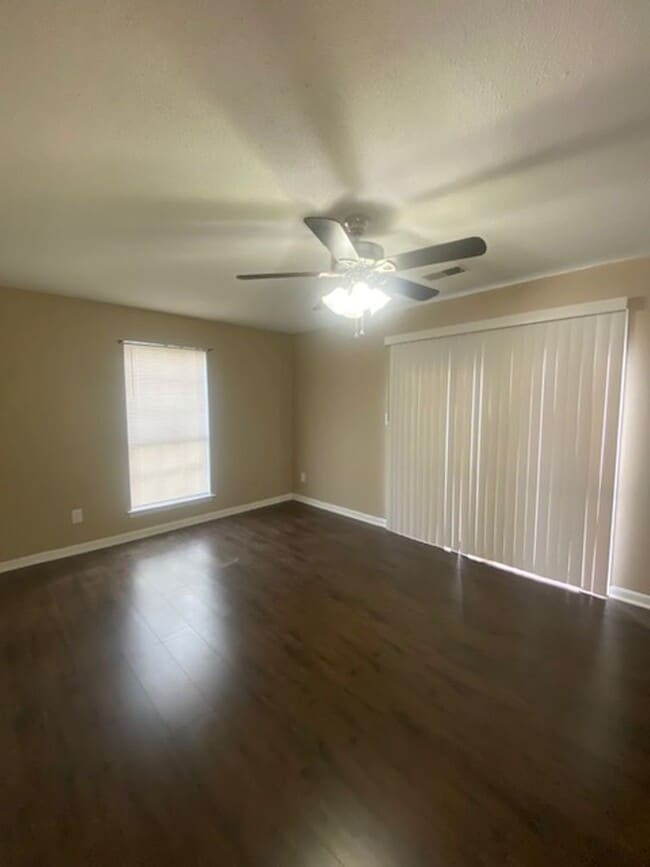 Building Photo - 6227 Crest Green Rd