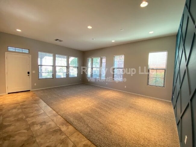 Building Photo - 4442 N Jackson Ct