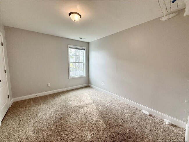 Building Photo - 162 Old Montague Way