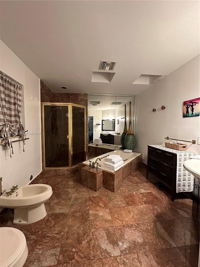 Building Photo - 2908 Bayview Dr